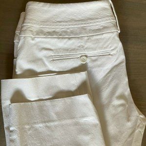 FASHIONABLE 'WHITE STRETCH CAPRI PANTS / SIZE 5/6